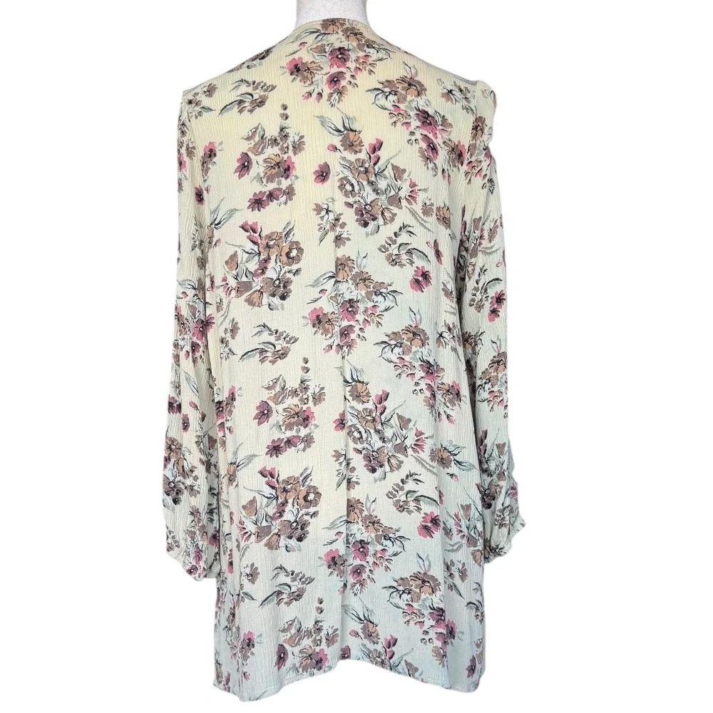 Flying Tomato  Lace Up Floral Tunic Sz M‎